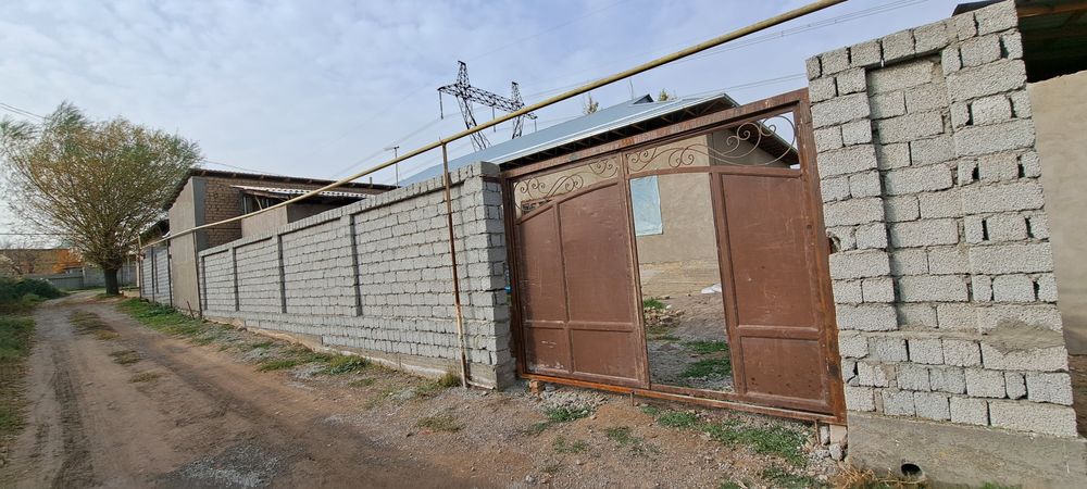 Hovli uy sotiladi qibrey tumanida