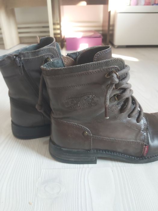 Ghete Levis piele barbati mărimea 39-40