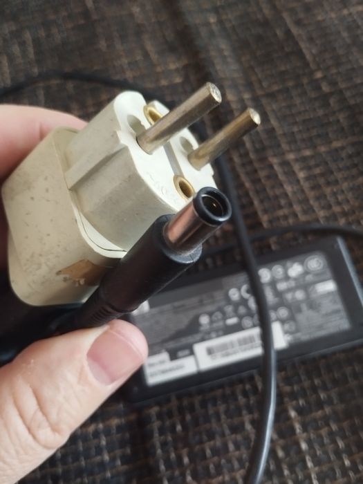 Vând încărcător original HP, model PPP009L-E, în stare perfectă de fun