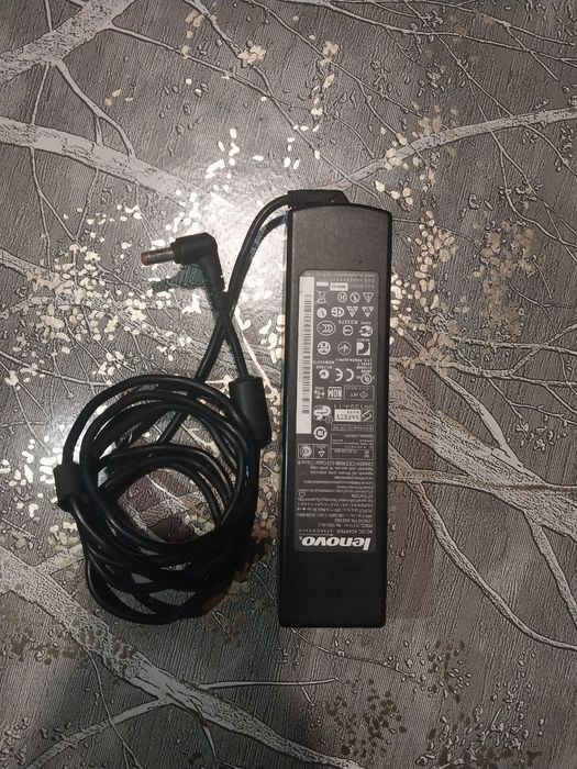 Lenovo zaryadlash uskunasi