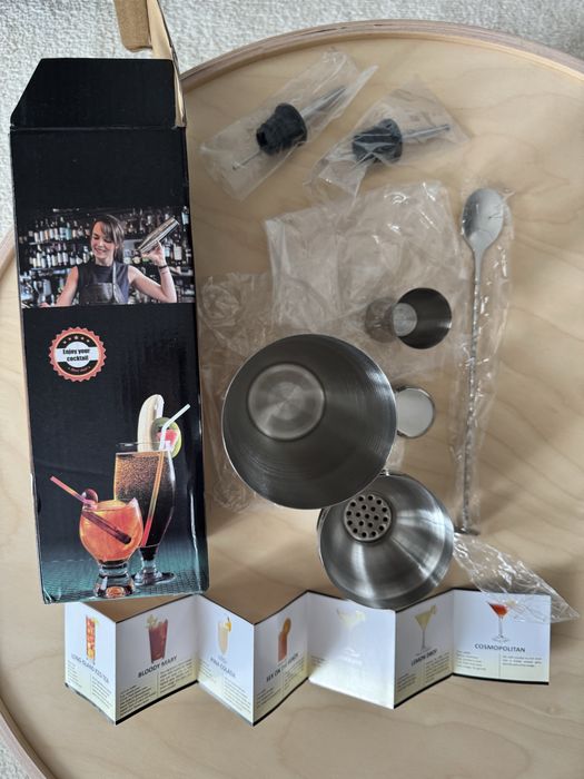 Set cocktails accesorii barman pt bauturi cu retete cocktails 750 ml