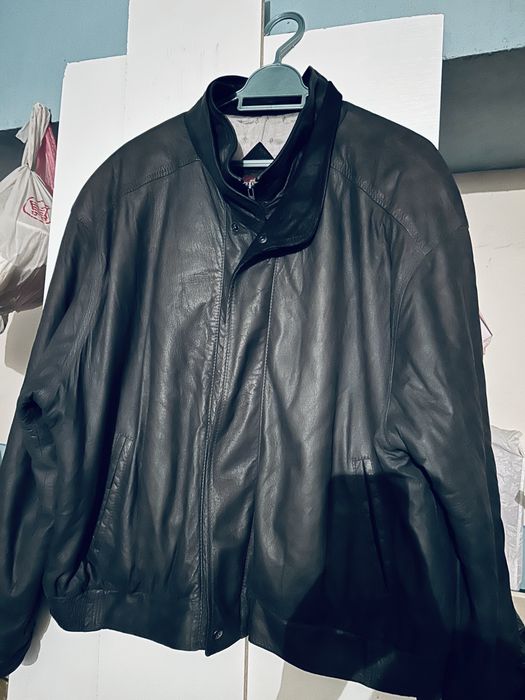 Продаю мужскую кожанную куртку 56 размера