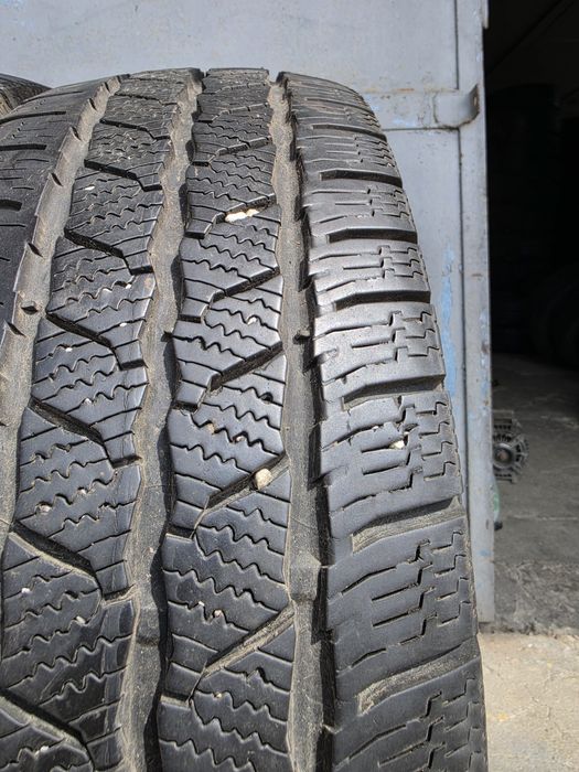 2 бр.  гуми за бус  205/70/15C Continental 9 mm DOT 4516