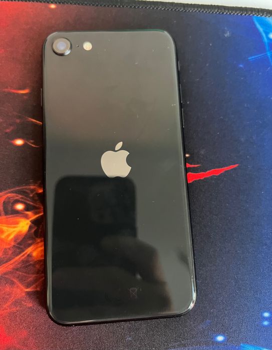 Продавам използван телефон iPhone SE