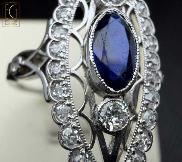 Inel din platină în stil Art Deco, decorat cu safir și diamante