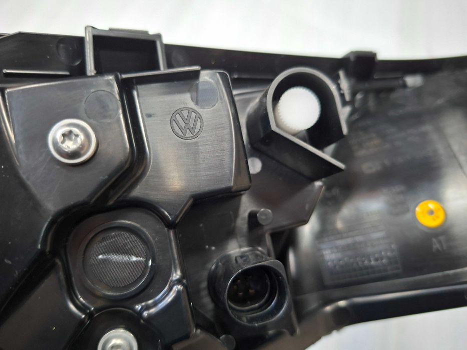 3J0945096 Нов Десен стоп Passat B9 Пасат Б9 Европа