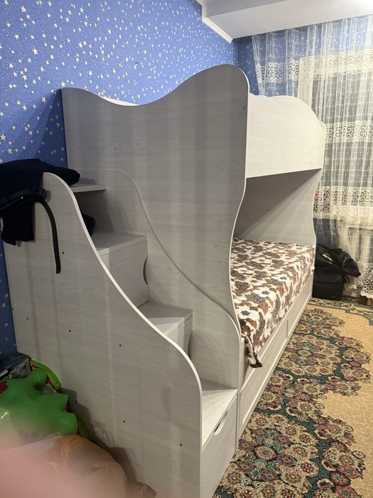 Кровать двухъярусная