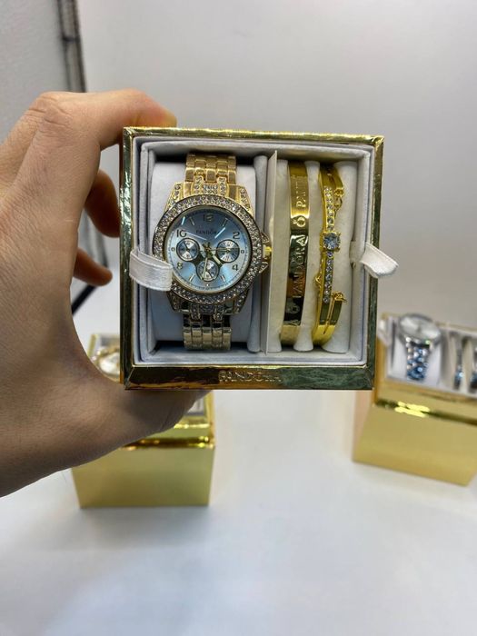 Pandora  женский часы