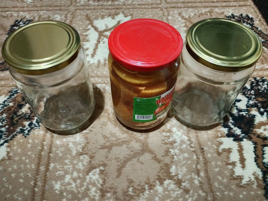 Продавам буркани с винт