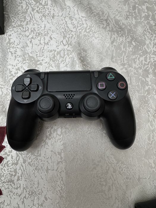 Playstation 4 в отличном состоянии
