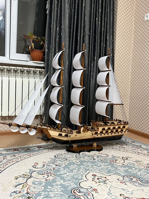 Корабль с парусами