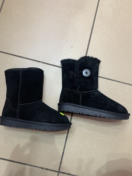 Cizme UGG din piele naturala