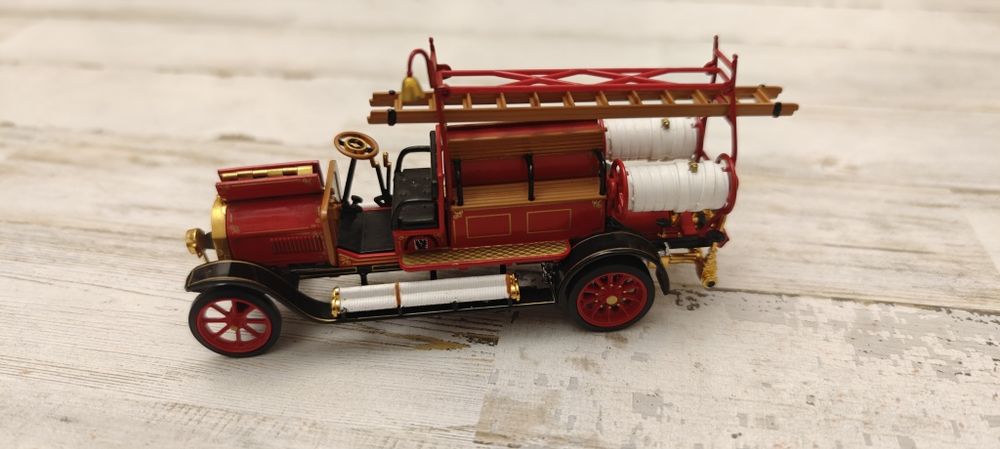 Matchbox models of Yesteryear 1912 Mercedes Benz Fire Engine