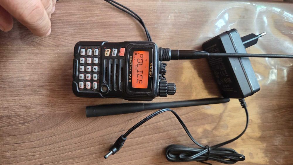 Рация Yaesu vx-6r.