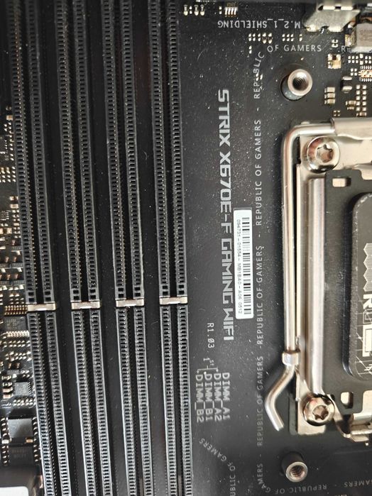 ROG Strix X670E-F gaming wi-fi