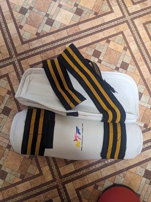 Боксерские принадлежности ! перчатки