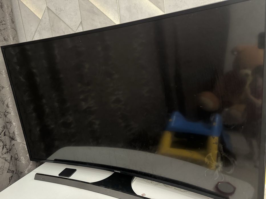 Продам телевизор на запчасти