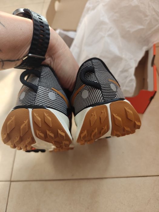 Nike НОВИ 38.5н маратонки