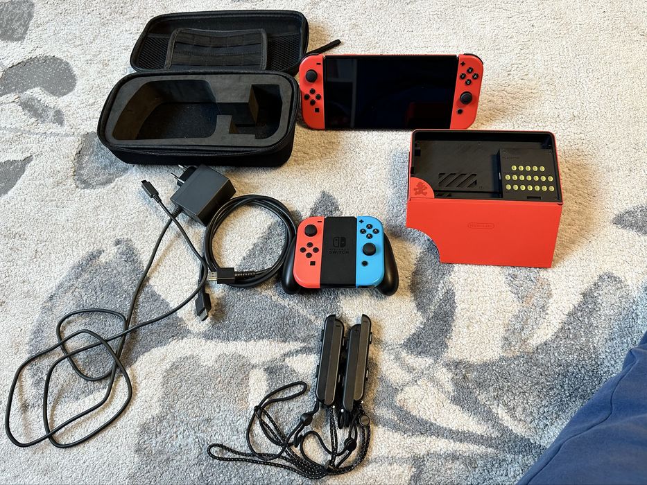 Nintendo Switch OLED - Mario Red Edition