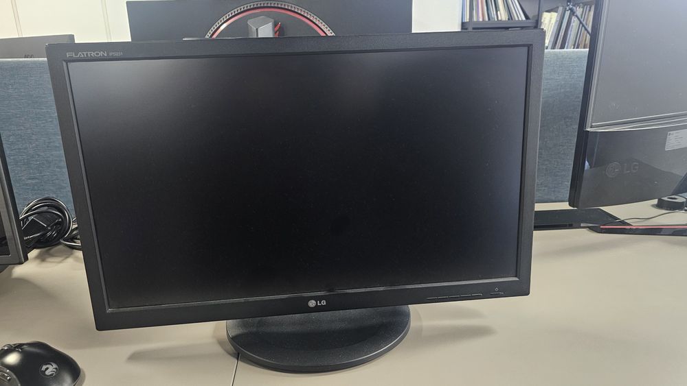 Монитор LG 23 дюймовый
