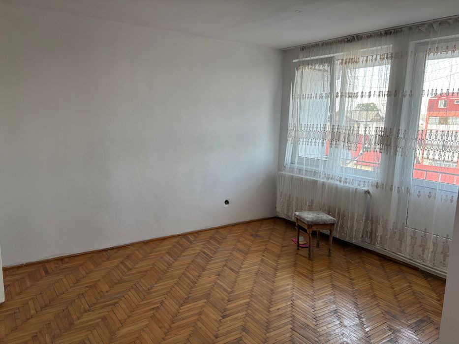 Garsoniera de vânzare