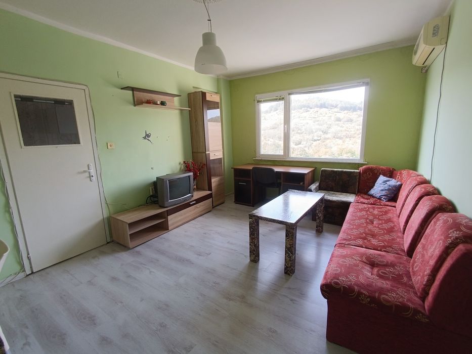 Частно лице отдава под наем 2+кухня