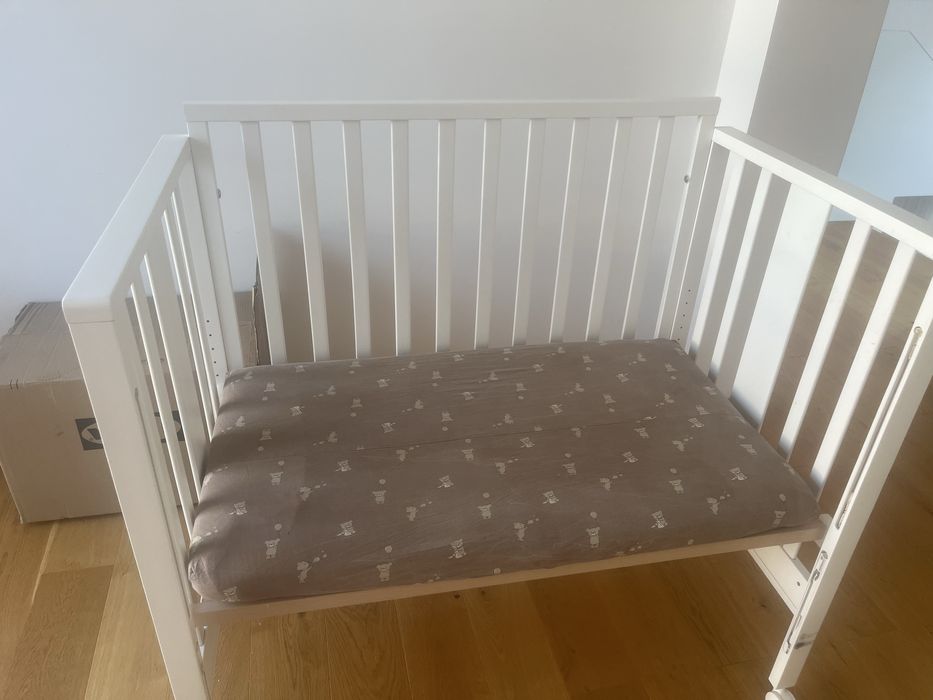 Vând pătuț co-sleeper / atașabil la pat