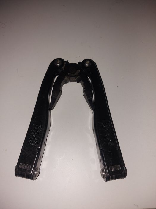 Мультитул Цвет черный