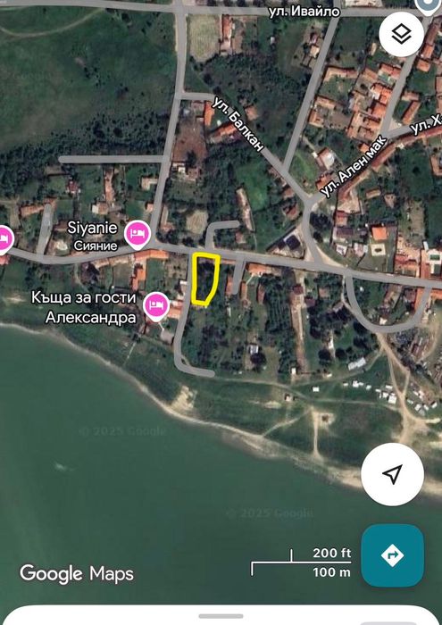 Къща с. Ловец- яз. Тича, първа линия.