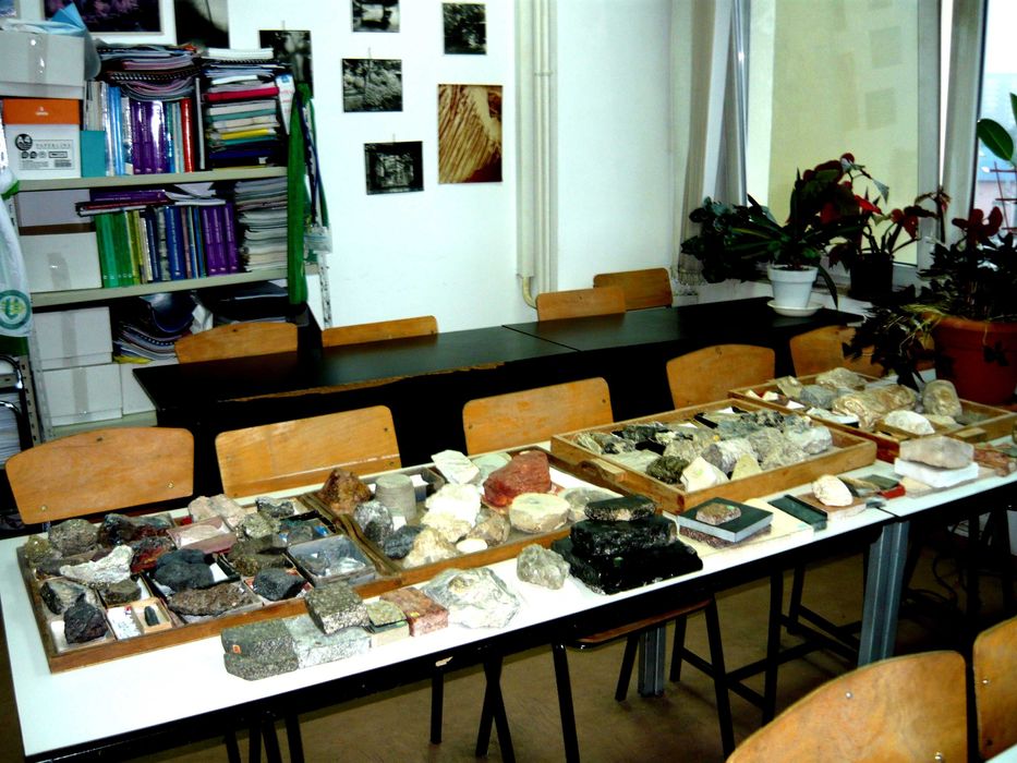 Pietre semipretioase / esantioane mineralogie, petrologie si zacaminte