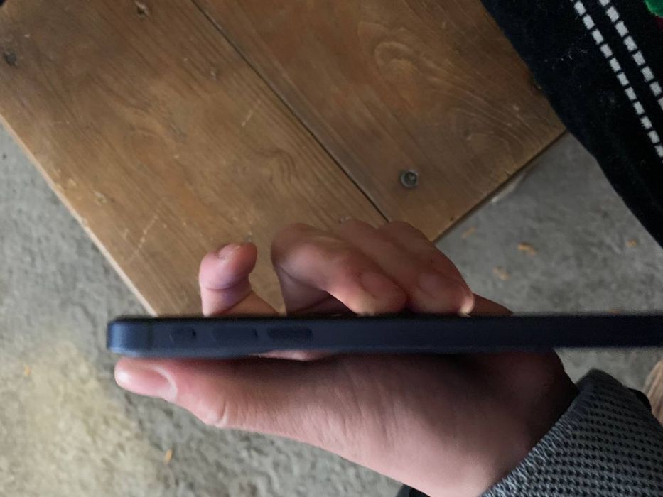 iPhpne xr 17 aybi yoq ekran radnoy