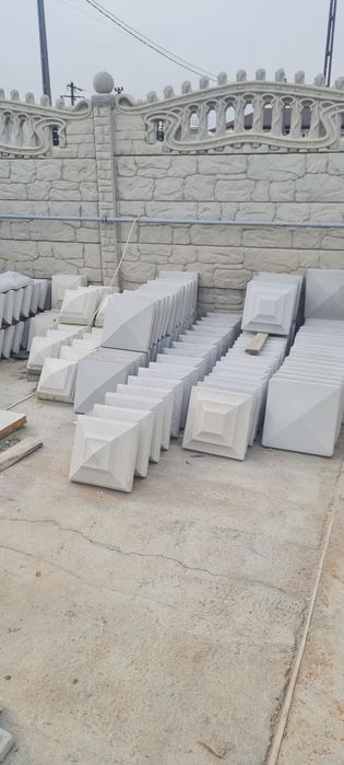 Capace/ pălării stâlpi