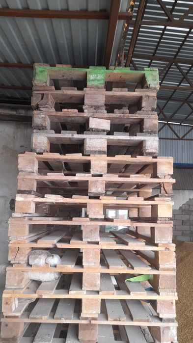 Продам поддоны в хорошем состоянии