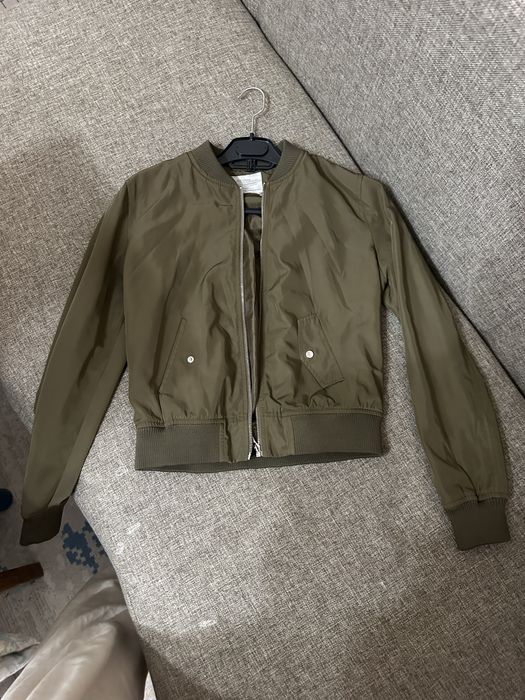 Бомбер на весну хаки цвет, одежда