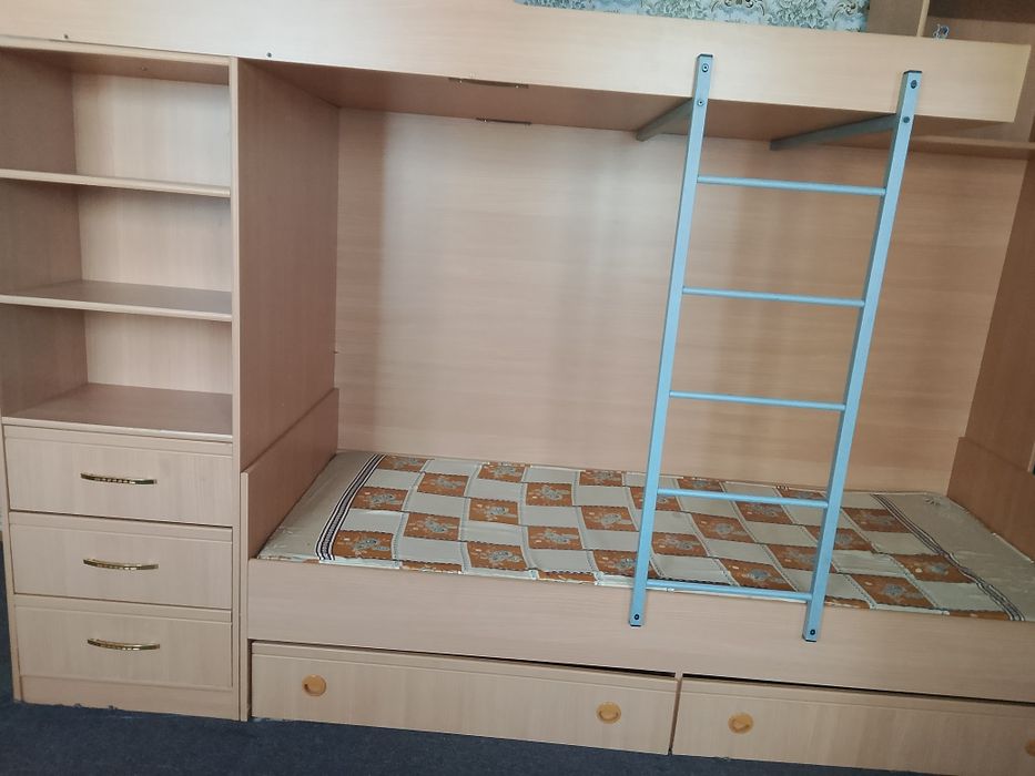 Двухъярусная кровать