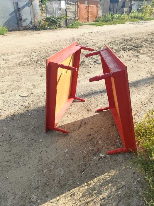 Продам 2 деревянных стола