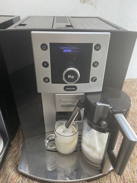 Expresor cafea Delonghi perfecta capucino cu cana de lapte