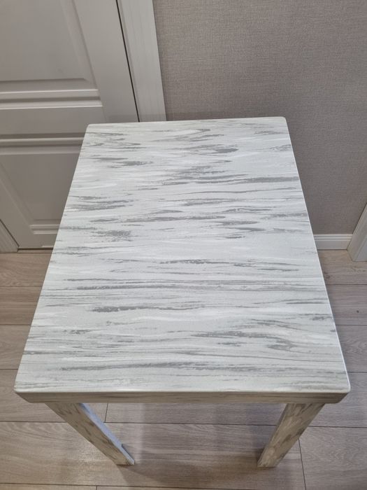 Продам стол искусственого камня