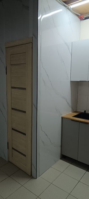 Квартира в частном доме кухня студия .