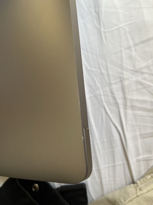 Macbook air m1 8/256 85%