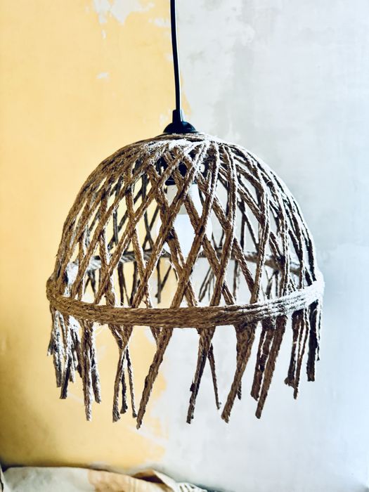 Полилей като произведение на изкуството – ръчна изработка и хармония