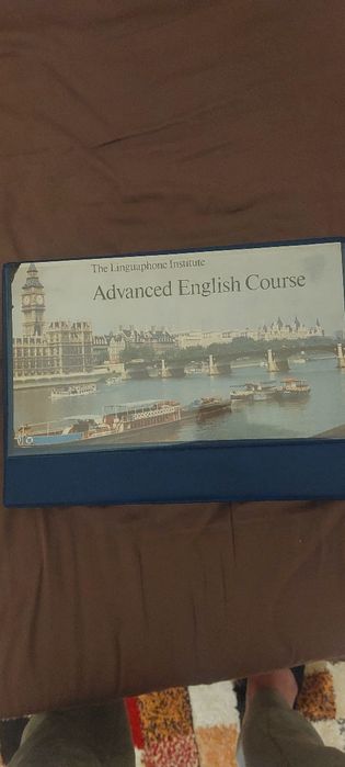 Продавам учебници по Английски език, както и аудио касетки към тях, от времето на Соца.