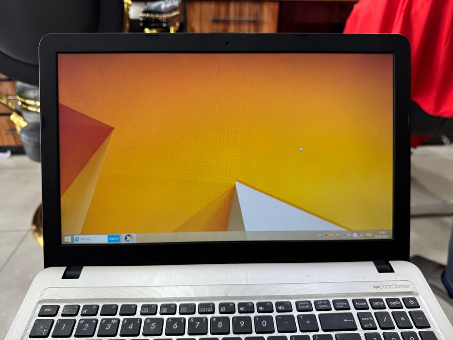 ASUS X540YA Noutbuki (2 GB RAM, AMD E-1 7010 Protsessor, DDR3)