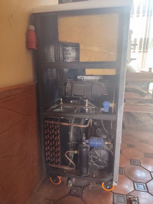 Frigomatic frezer sotiladi