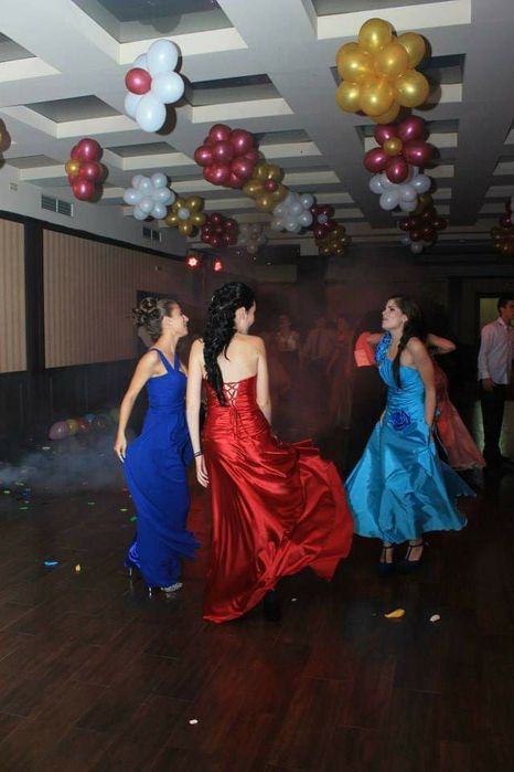 Сатенена официална рокля