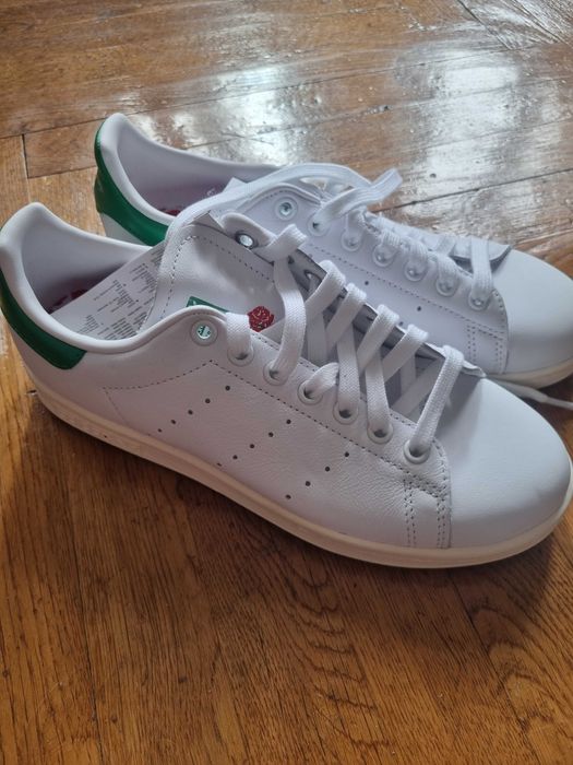 Adidasi piele naturala , albi cu verde.
