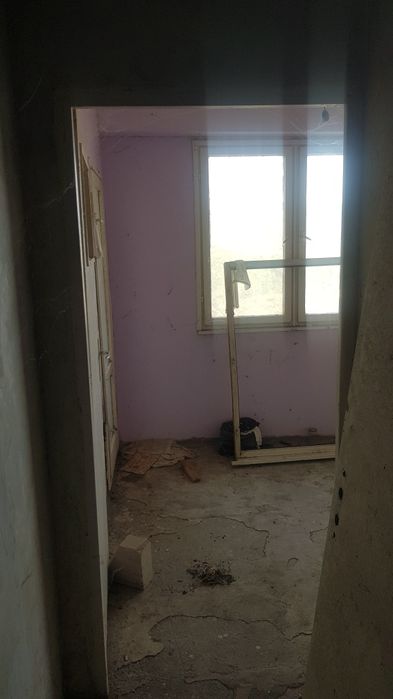 Продава се Тристаен апартамент в Бобов дол - 65 кв.м за 94 €/кв.м - Снимка #2