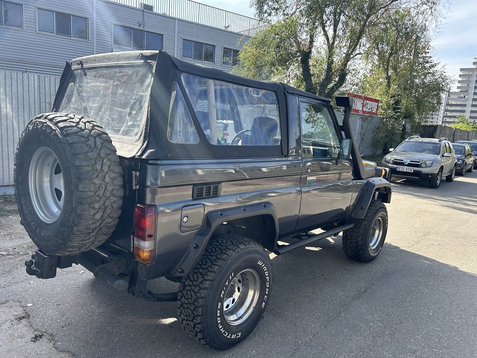 Toyota Land Cruiser HZJ 73