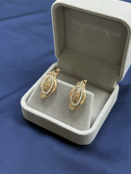 Золотые серьги с фианитами