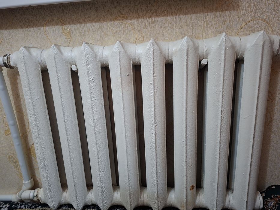 Radiator 8 qovurg'ali chugunniy